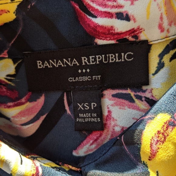 Banana Republic floral button up shirt XSP - Picture 5 of 5